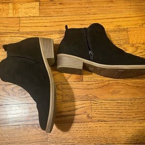 Time and Tru black ankle boots, gently worn